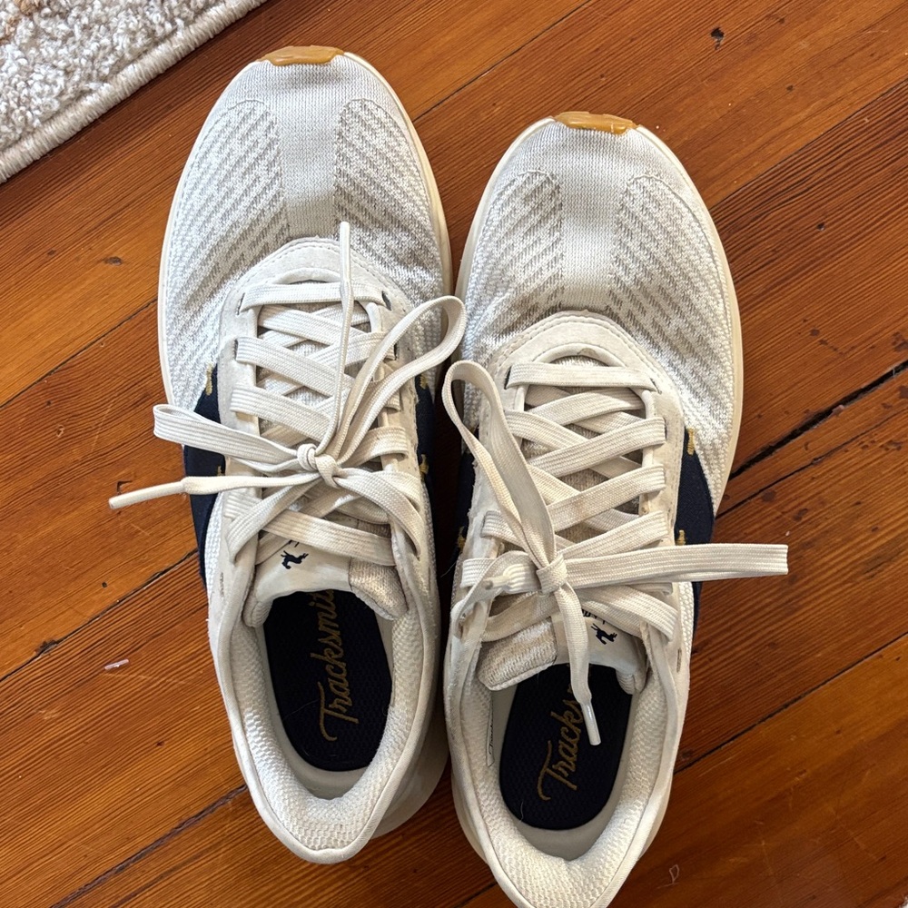 Tracksmith Elliot runner
